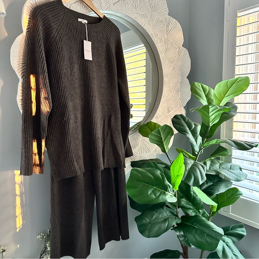 NWT NAP Cashmere Leisure Rib- Knit Set size M - get them here for 30% less!
